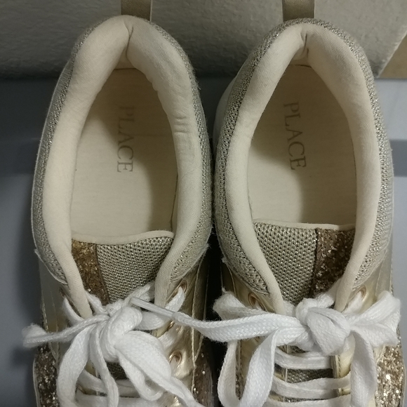 🎉HOST PICK🎉Children's Place Gold Glitter Sneakers Girls 5 - Picture 6 of 16